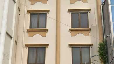 RUKO GANDENG 4 LANTAI MAMPANG PRAPATAN ADA LIFT FULL FURNISHED PARKIR LUAS 