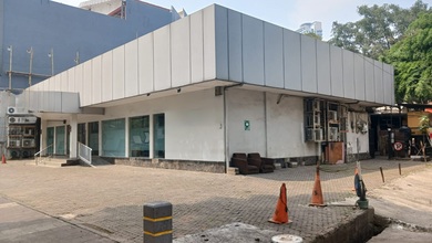RUANG USAHA GEDUNG KEMANG RAYA EX KANTOR PARKIR LUAS SIAP HUNI PINGGIR JALAN RAYA