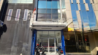 RUKO 3 LANTAI PURI INDAH PESANGGRAHAN PARKIR LUAS SIAP HUNI JARANG ADA