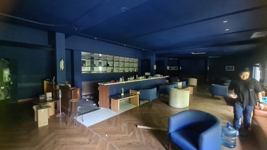 RUANG USAHA EX CAFE 2 LANTAI WAHID HASYIM MENTENG PARKIR LUAS STRATEGIS