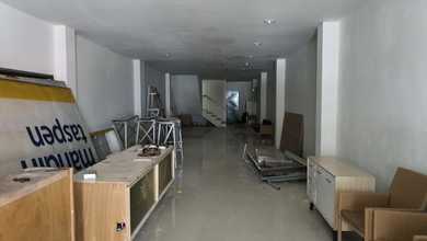 RUKO 3,5 LANTAI RADIO DALAM EX BANK SIAP HUNI AREA KOMERSIL