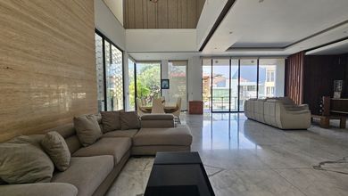 Rumah Mewah di Pluit, Jakarta Utara, 3 KT, LT 325m²