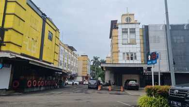 Ruko 4 Lantai Posisi Hoek Bagus Parkiran Luas di BSD City