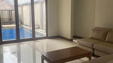 Penawaran Eksklusif, rumah Mewah di Kemang, Jakarta Selatan, LB 405m²