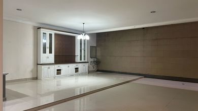 Rumah Elite di Kawasan Kebon Jeruk, Jakarta Barat, LB 450m², Harga 8,25 Miliar