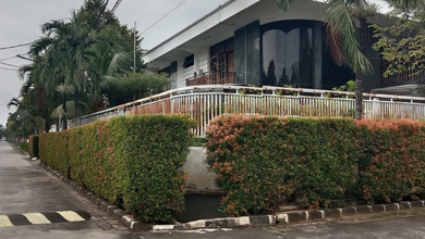 Rumah Mewah di Kawasan Green garden, Jakarta Barat, LB 469m², Harga 13,5 Miliar