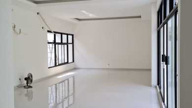 Hunian Elegan di Tanjung Duren, Jakarta Barat, 4 Kamar Tidur, LT 416m²