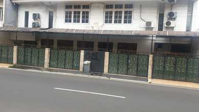 Hunian Elegan di Cempaka Putih, Jakarta Pusat, 3 KT, LT 193m²