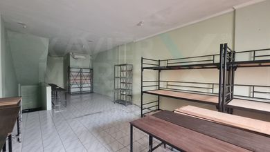 Disewakan Ruko Manyar Permai Pik 1 Ukuran 4.5 X 153 Lantai Setengahsudah Renovasi Bekas Kantor