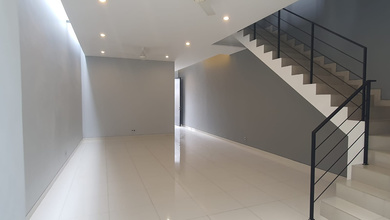 Rumah Dijual di Taman Ratu, Jakarta Barat, LB 216m², Harga Kompetitif!