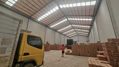 *disewakan Gudang Laksana*luas Tanah 1.000m2luas Bangunan 700m2container 40ftkm: 1*ada Office Dan Pintu Belakang*