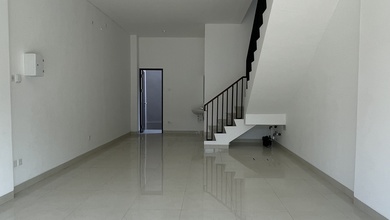 Jual.cepat Brand New Ruko Echante 3lantai 4.5x13