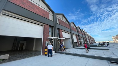 2sew Pergudangan Baru Bizpark Pik2 120m(6x20) Dan 180(9x20)