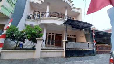 Rumah Elegan di Halim Perdana Kusuma, Jakarta Timur, 5 KT, LT 175m²