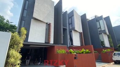 Rumah Area Premium Kebayoran Lama, Jakarta Selatan - Harga Menarik 5,8 Miliar