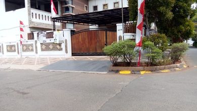 Penawaran Langka, rumah Mewah di Harapan Baru, Bekasi, LB 450m²