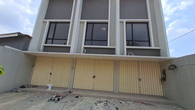 Ruko Gandeng 2 (Sisa Kiri dan Tengah) Kayu Putih Jakarta Timur