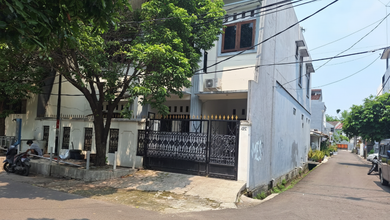 For Sale rumah Eksklusif di Rawamangun, Jakarta Timur - LT 200m²