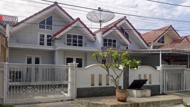 Rumah Siap Pakai di Area Harapan Baru, Bekasi, LT 180m²