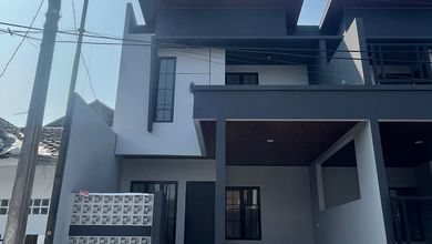 Dijual Rumah Strategis di Harapan Indah, Bekasi - LT 182m²