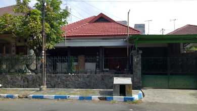 Rumah Elite di Kawasan Rungkut, Surabaya, LB 240m², Harga 3,5 Miliar