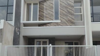 Kesempatan Rumah di Bulak, Surabaya, LB 156m², Harga 2,2 Miliar