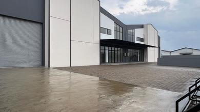 DISEWAKAN GUDANG BARU, DEKAT TOL LEGOK, KAWASAN RAPI, JARANG ADA