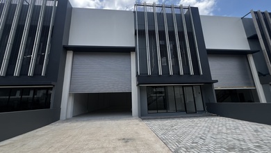 Gudang Industri Blessindo Legok BSD. Bangunan Modern. Bebasbanjir