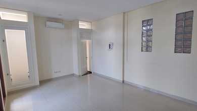 Kesempatan Langka, rumah Mewah di Pulomas, Jakarta Timur, LB 220m²