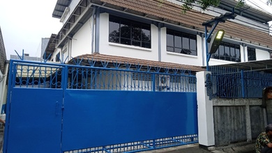 1450 m2 Gudang Jalan Utama HGB Bagus Kayu Putih, Jakarta Timur akses container 20 feet 