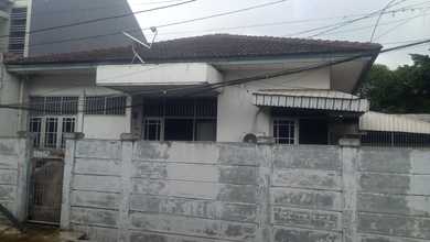 For Sale rumah Eksklusif di Taman Meruya, Jakarta Barat - LT 255m²