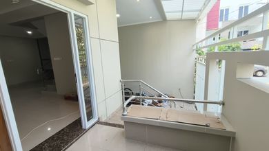 Rumah Elite di Kawasan Green Ville, Jakarta Barat, LB 90m², Harga 2,89 Miliar
