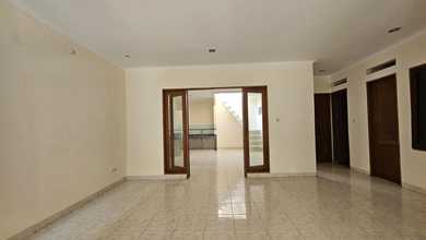 Rumah Mewah di Kawasan Taman Grisenda, Jakarta Utara, LB 300m², Harga 5,2 Miliar