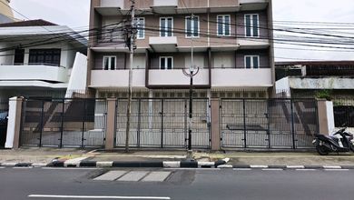 Dijual Ruko Baru 3.5Lantai di Jatinegara Strategis