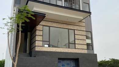 Rumah Prestisius di Kawasan Cakung, Jakarta Timur, LB 228m², Harga 8,6 Miliar