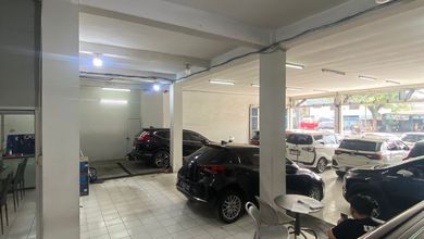 Dijual Cepat Ex Showroom Lokasi Ramai di Jalan Raya Sultan Agung Bekasi Barat