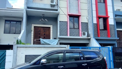 Rumah Modern Luas 91 Jual di Taman Cosmos, Jakarta Barat