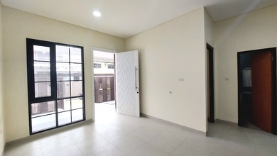 Rumah Sederhana area Sunrise Garden, Jakarta Barat, LT 105 m2