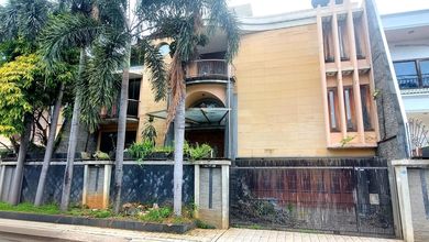 Rumah Mewah di Puri Media, Jakarta Barat, 4 Kamar Tidur, LT 300m²