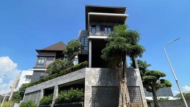 Rumah Elegan di Pantai Mutiara, Jakarta Utara, 3 KT, LT 609m²