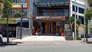 Ruko lebar dan luas di jalan utama Dewi Sri Seminyak