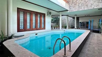 Rumah Elegan di Kebayoran Lama, Jakarta Selatan, 3 KT, LT 551m²