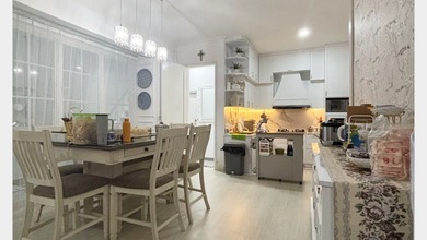 Kesempatan Eksklusif, rumah Mewah di BSD Delatinos, Tangerang, LB 240m²