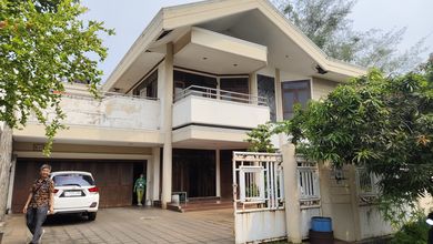 Jual Rumah Siap Huni di Intercon, Jakarta Barat, LT 750 m2