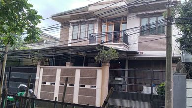 Rumah Elite di Kawasan Taman Ratu, Jakarta Barat, LB 260m², Harga 6,5 Miliar