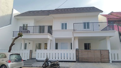 Rumah Elegan di Serpong Utara, Tangerang Selatan, 5 Kamar Tidur, LT 185m²