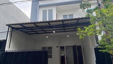 Rumah Elegan di Sunter, Jakarta Utara, 4 Kamar Tidur, LT 90m²