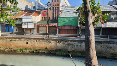 Ruko Pinggir Jalan Toko Tiga