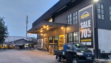 Gudang besar 9800 mtr  SHM di zona K1 dan K2 komersil  bagus hook  di pinggir jalan bekasi raya cakung bisa buat apa saja  siap pakai