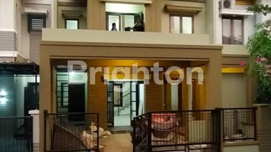 Rumah Elegan di Gayungan, Surabaya, 4 KT, LT 144m²